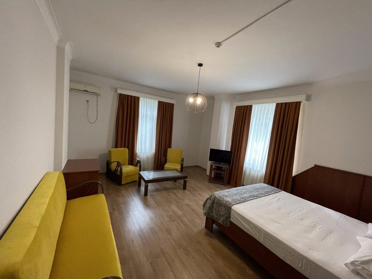 Aristocrat Otel Tiflis Dış mekan fotoğraf