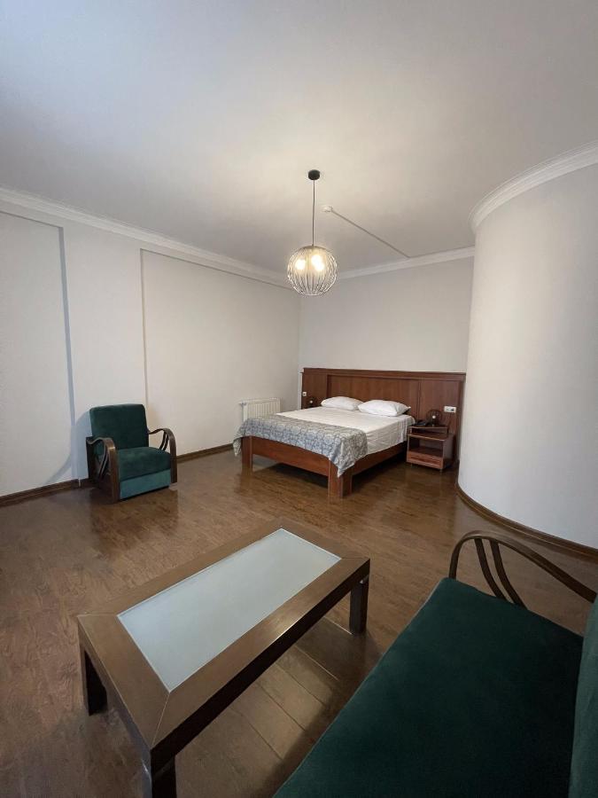 Aristocrat Otel Tiflis Dış mekan fotoğraf