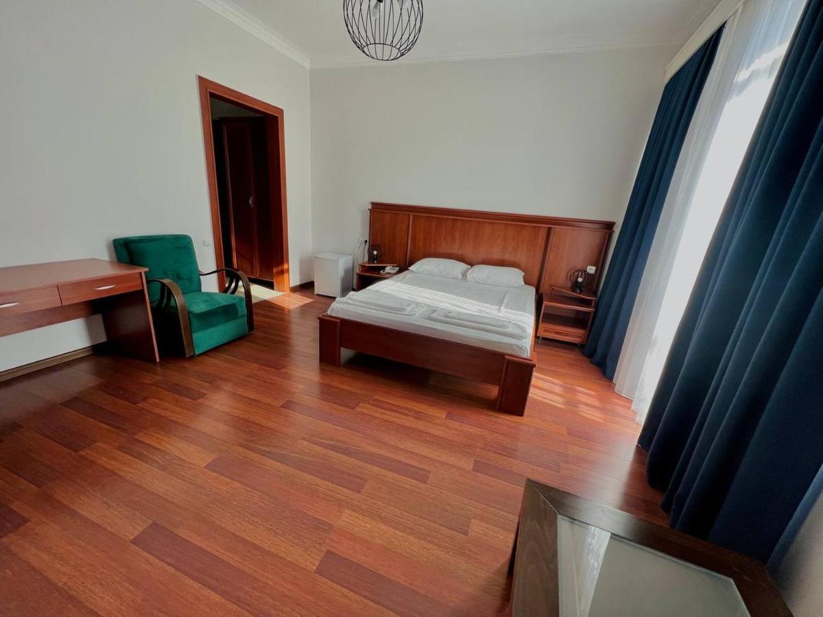 Aristocrat Otel Tiflis Dış mekan fotoğraf