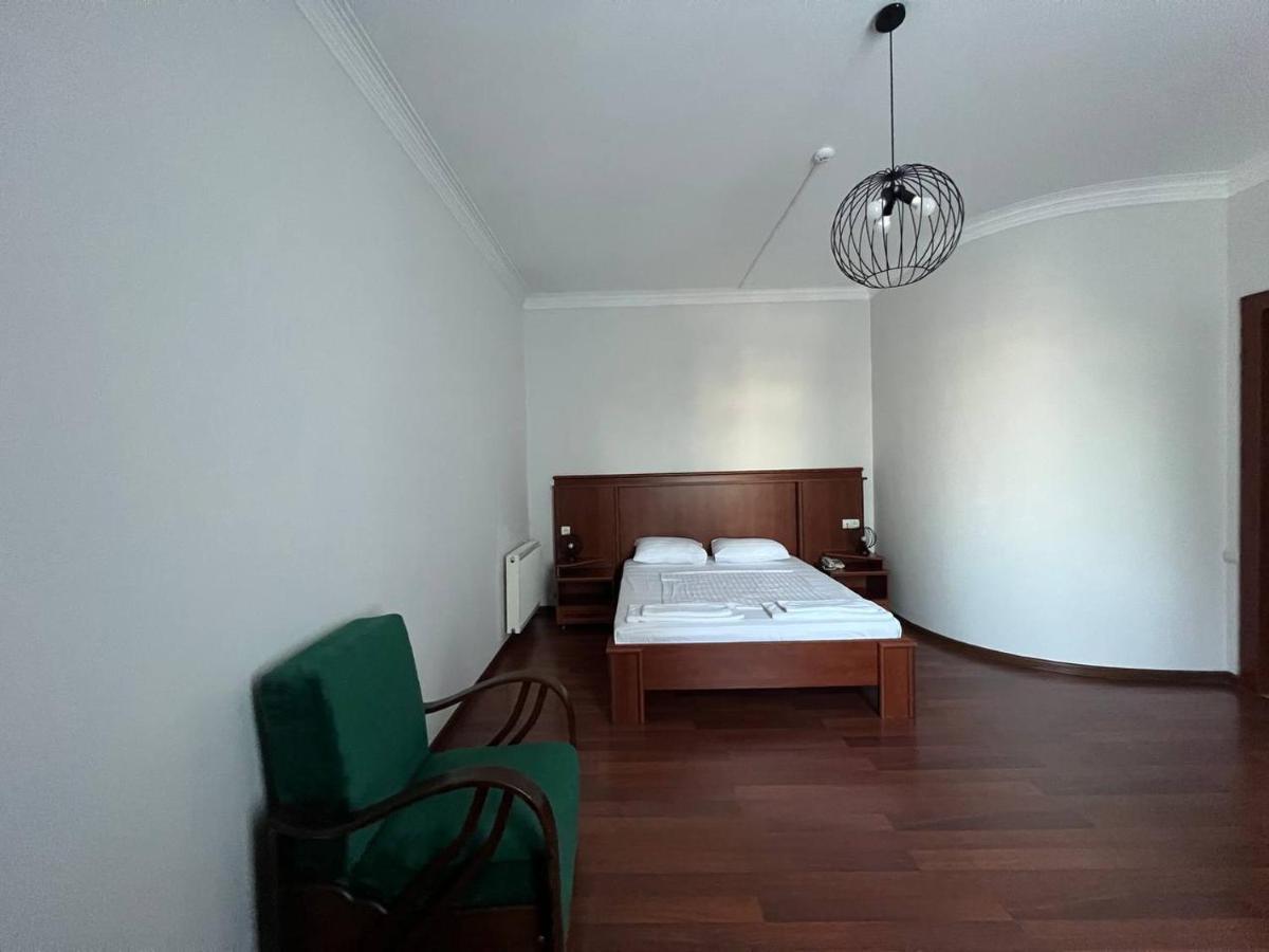 Aristocrat Otel Tiflis Dış mekan fotoğraf