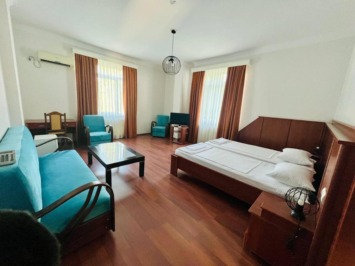 Aristocrat Otel Tiflis Dış mekan fotoğraf